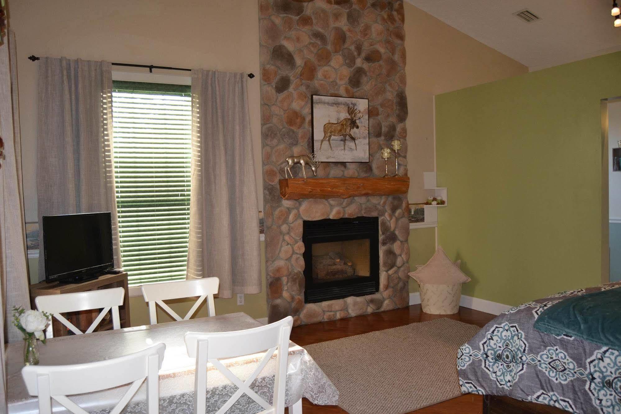 Rock Pointe Ranch Bed & Breakfast Floral City Exterior photo
